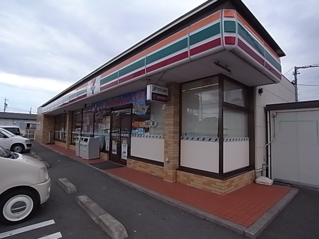 Convenience store. Seven-Eleven (convenience store) to 400m