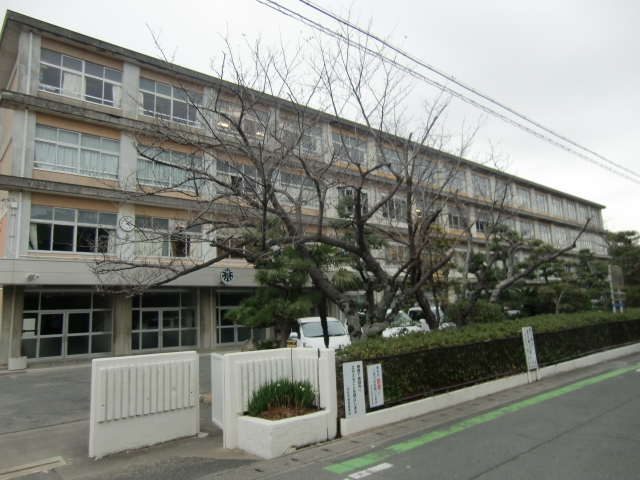 Primary school. 641m to the Hamamatsu Municipal Kamoe elementary school (elementary school)