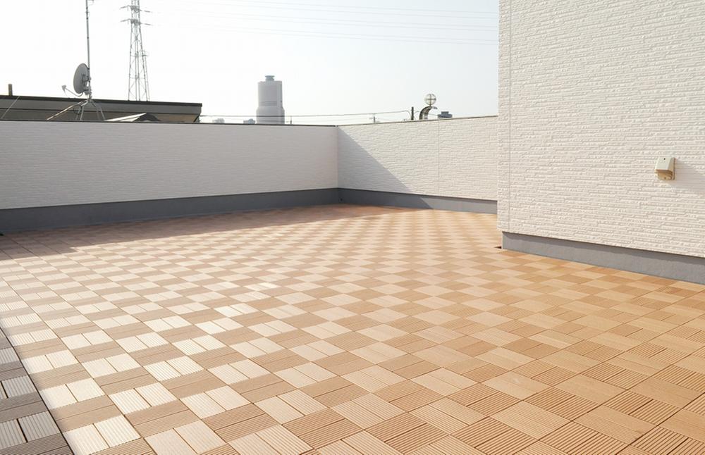 Balcony. Rooftop balcony, Spacious and is a good space of the feeling. (April 2013 shooting)