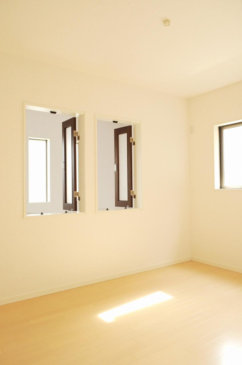 Non-living room. Western-style facing the atrium part. You can also see how the living from here. (May 2013 shooting)