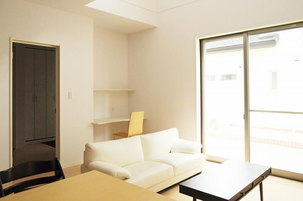 Living. The living comes with a study corner. (May 2013 shooting)