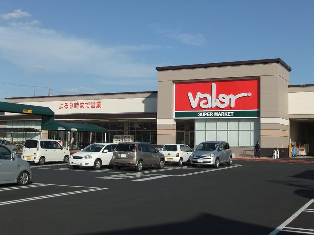 Supermarket. 150m to Barrow Nakajima shop