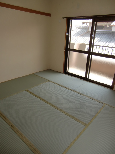 Living and room. Japanese-style room 8 quires