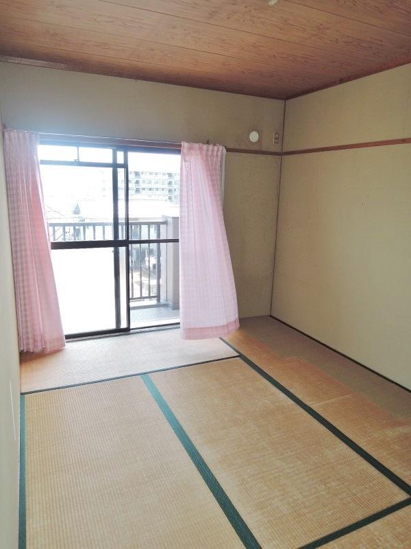 Non-living room. Bright south side of the room.