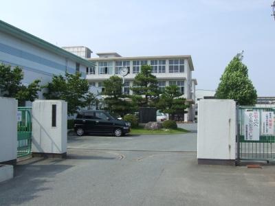 Junior high school. 1790m to the Hamamatsu Municipal draft horse junior high school