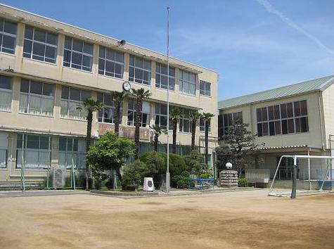 Primary school. 1198m to the Hamamatsu Municipal Funakoshi elementary school (elementary school)