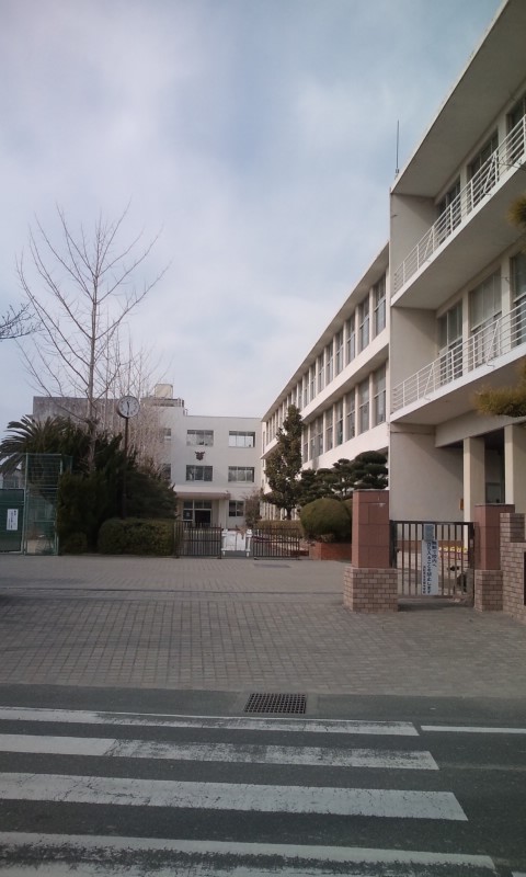 Junior high school. 680m to the north junior high school (junior high school)