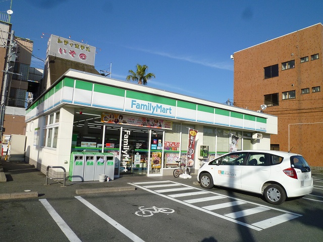 Convenience store. FamilyMart 200m to Azukimochi store (convenience store)