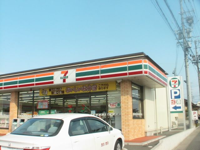 Convenience store. 810m to Seven-Eleven (convenience store)