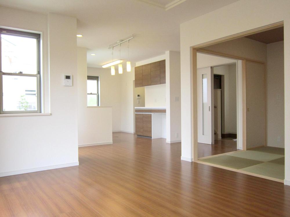 Living. Local shooting No.66 Preview available