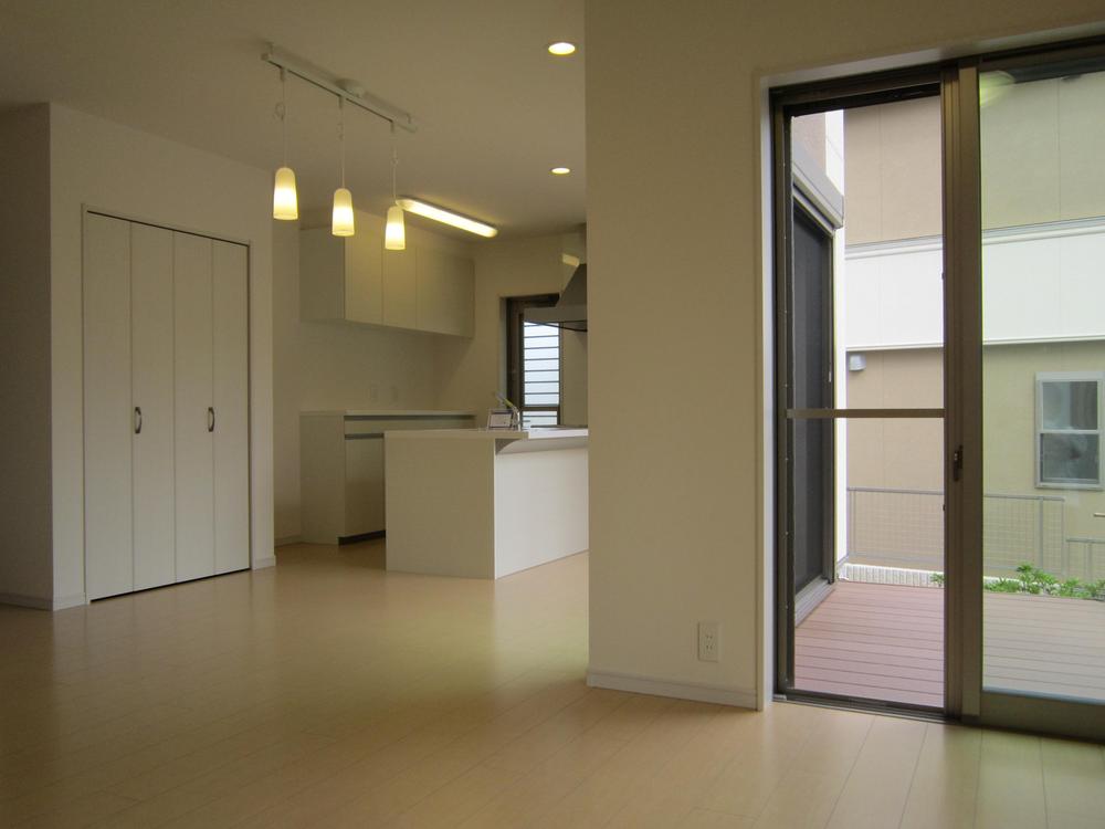 Living. Local shooting No.65 Preview available