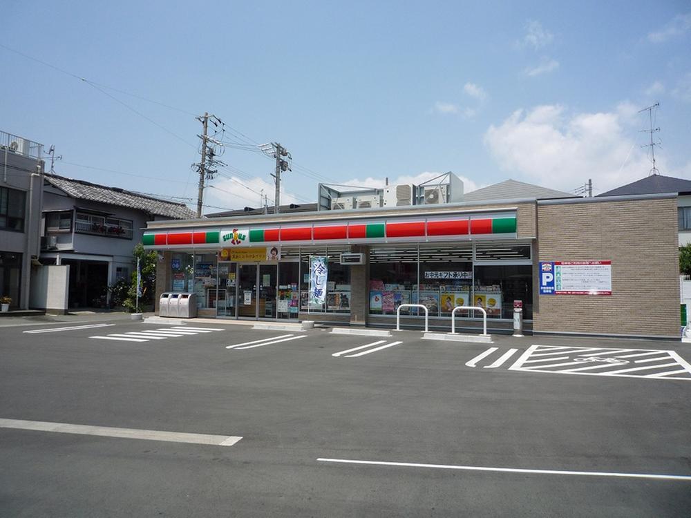 Convenience store. 819m until Thanksgiving Hamamatsu Magome shop