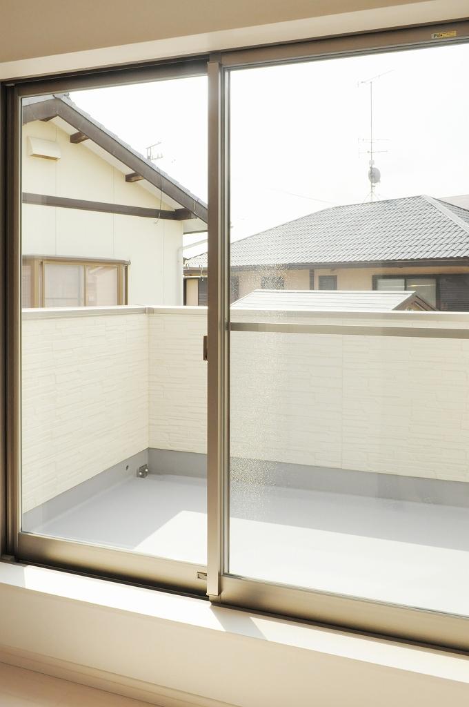 Balcony. Local second-floor balcony (September 2013 shooting)