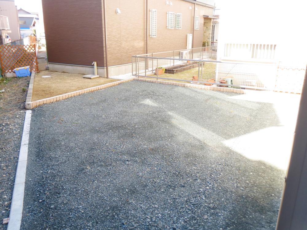 Garden. There is a garden (December 2013 shooting)