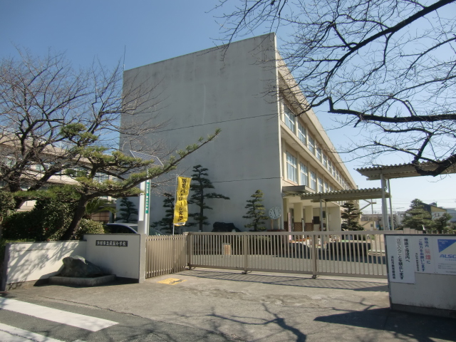 Primary school. 826m to the Hamamatsu Municipal Hagioka elementary school (elementary school)