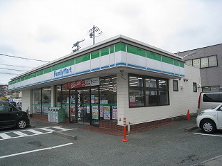 Convenience store. 450m to Family Mart (convenience store)