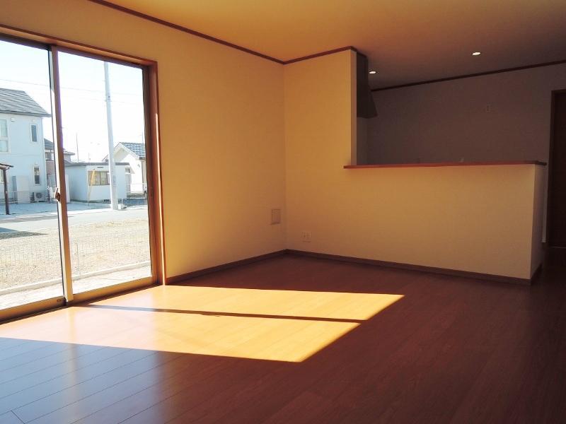 Living. With Nantei, Sunny