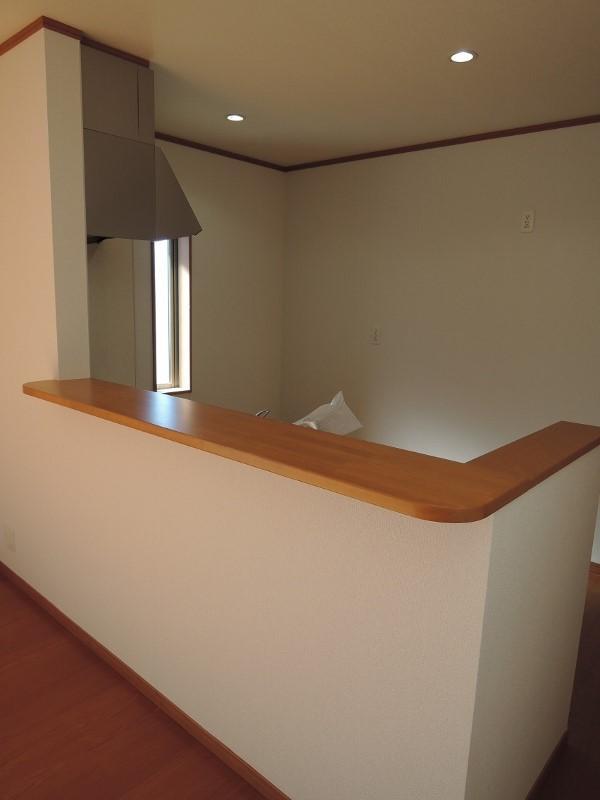 Kitchen. Open counter space feel widely. With Down Light! Moreover, LED lighting! 