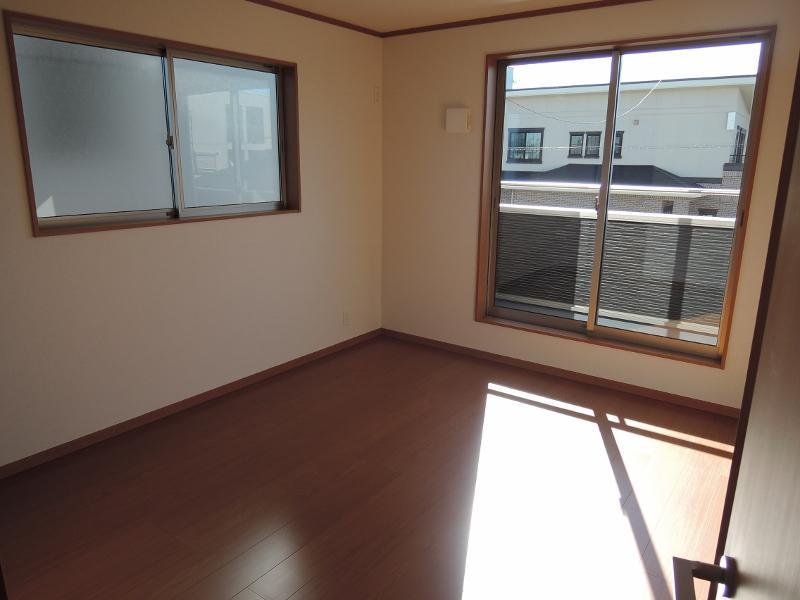 Non-living room. Zenshitsuminami facing second floor of! 5 Building only (^^)