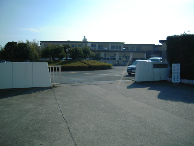 Primary school. Hamamatsu Municipal Tomizuka Nishi Elementary School 300m until the (elementary school)