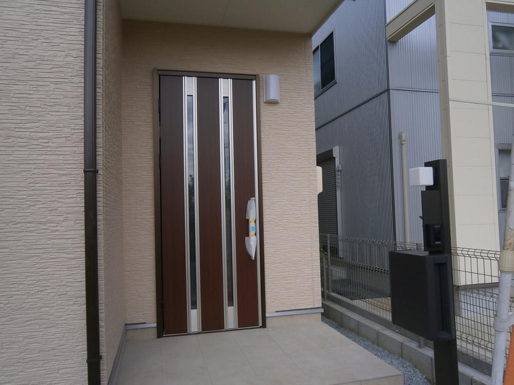 Entrance. Entrance door to open in key card (local September 1, 2013 shooting)