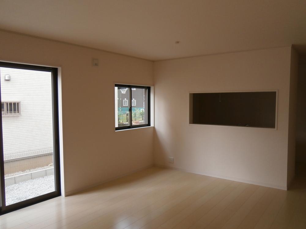 Living. 16 Pledge of spacious living room (local September 1, 2013 shooting)