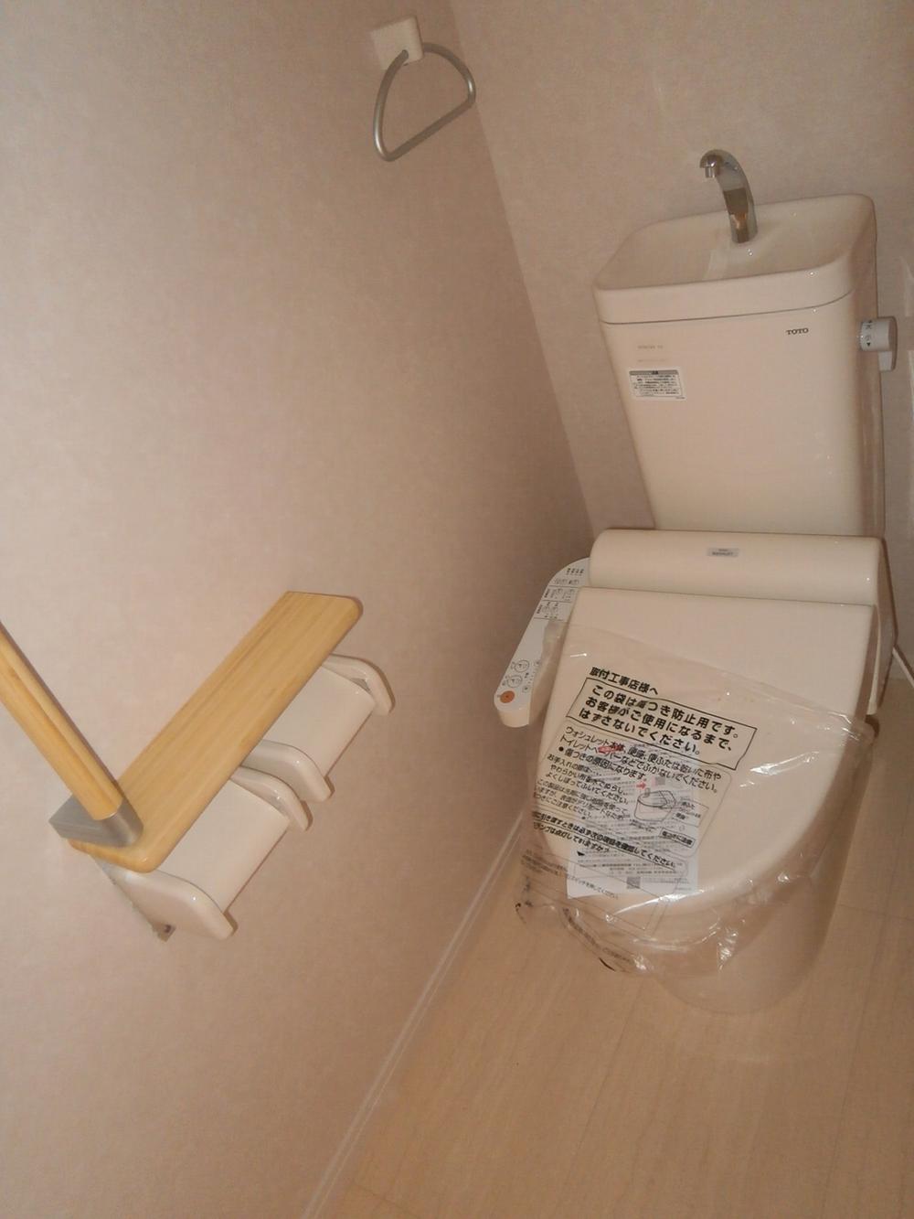 Toilet. First floor bidet with toilet (local September 1, 2013 shooting)