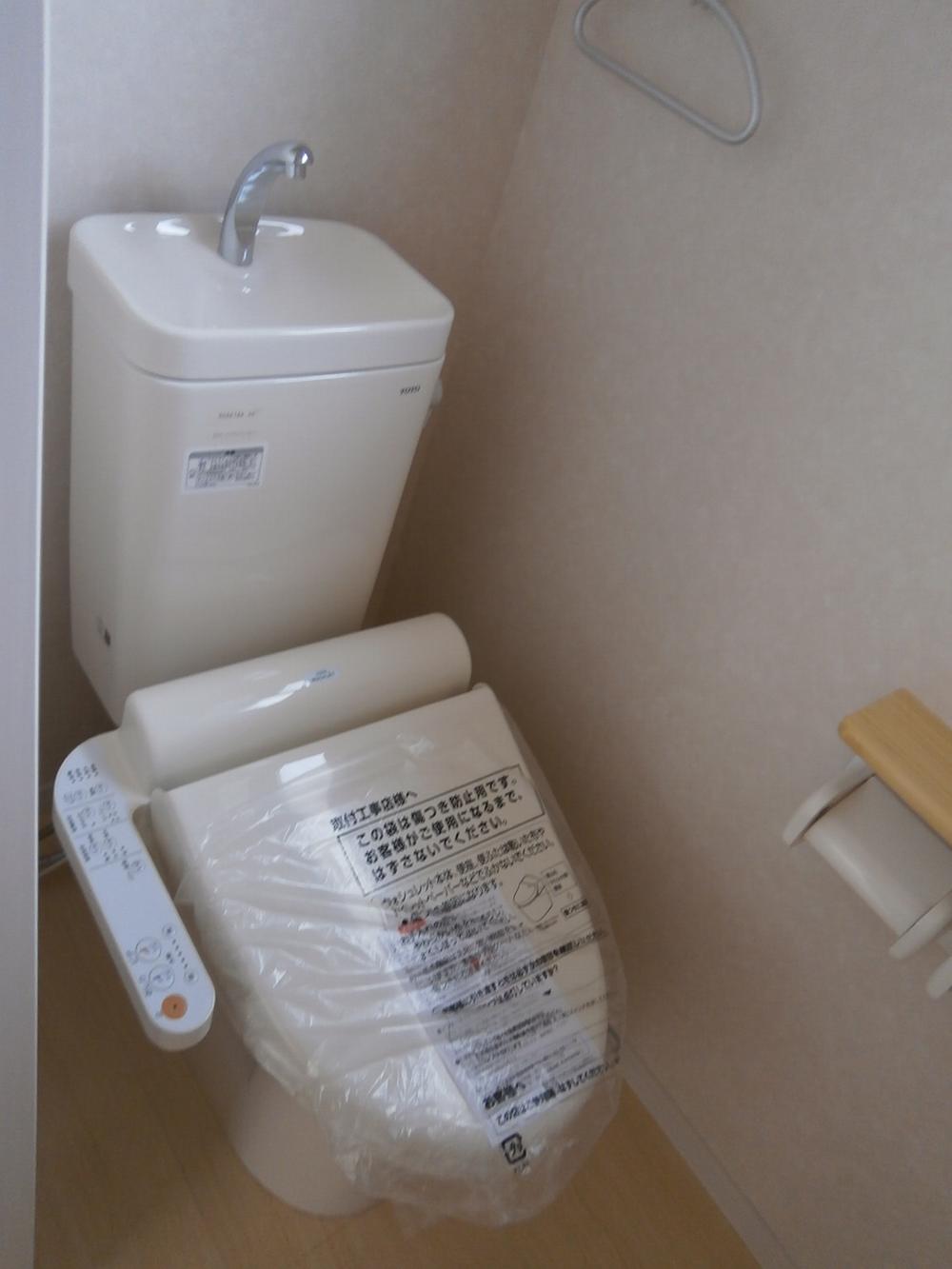 Toilet. Second floor bidet with toilet (local September 1, 2013 shooting)