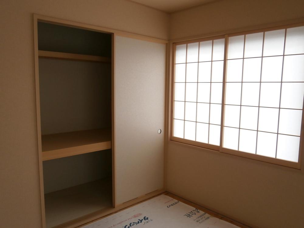 Receipt. Japanese-style room of storage (local September 1, 2013 shooting)