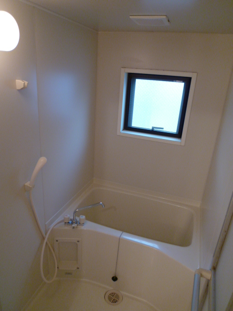 Bath. Bathroom with a window. Ventilation is also OK