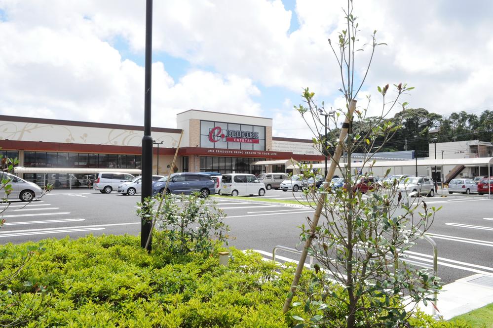 Supermarket. 781m until Totetsu store food one Takabayashi shop