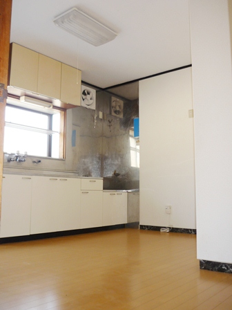 Kitchen. Beautiful flooring!