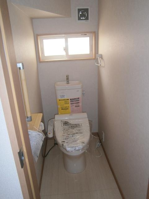 Toilet. Indoor (September 2013) Shooting