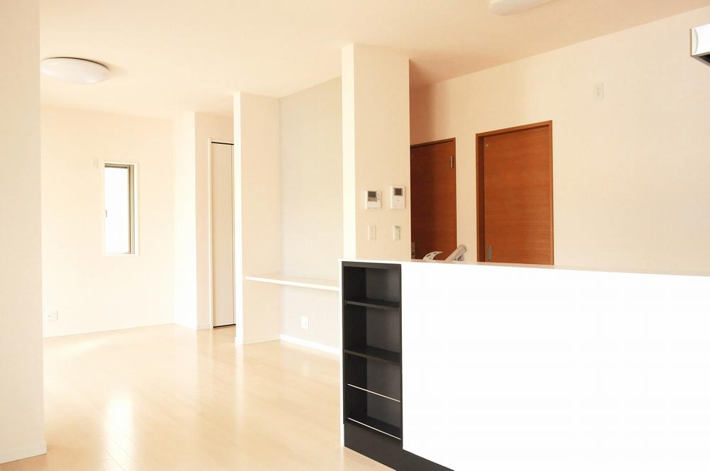 Kitchen. Living room seen from the dining side ・ Kitchen photos (5 May 2013 shooting)