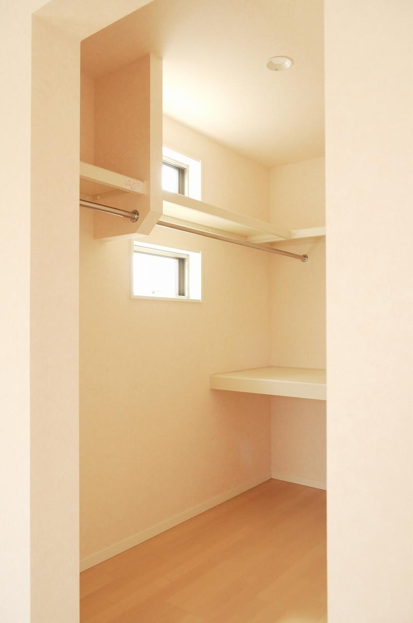 The bedroom is equipped with a walk-in closet. (May 2013 shooting)