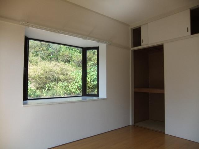 Non-living room. West window, Green landscape (^^)