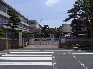 Junior high school. Shijimizuka 100m until junior high school (junior high school)