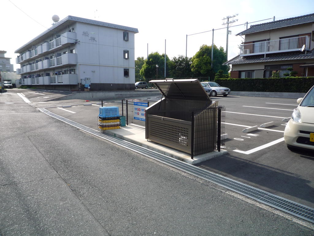 Other common areas. On-site waste storage