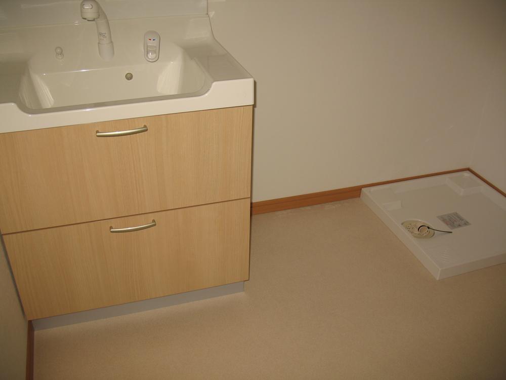 Wash basin, toilet. Local (10 May 2013) Shooting