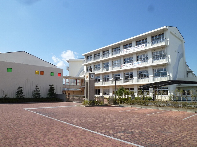 Junior high school. Municipal Hokusei 905m until junior high school (junior high school)