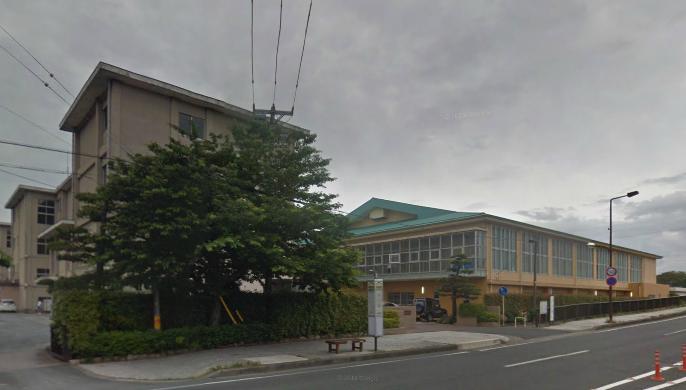 Junior high school. 591m to the southern junior high school (junior high school)