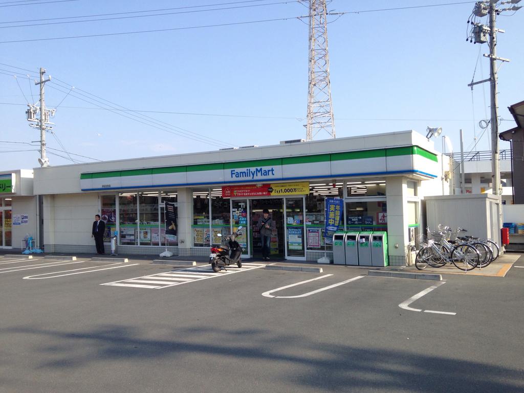 Convenience store. FamilyMart Hamamatsu Sumiyoshi store up (convenience store) 342m