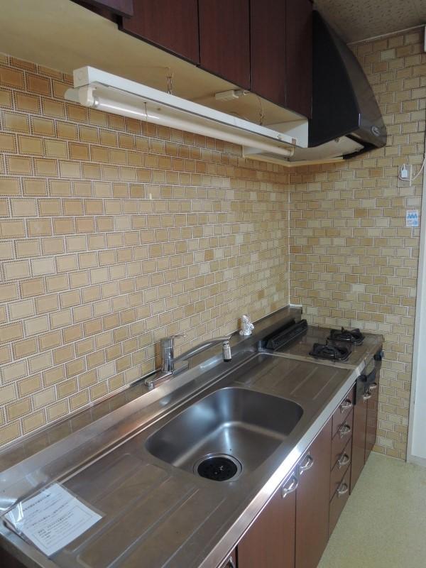 Kitchen. Built-in gas stove 2-neck. Ventilation fan range hood replaced..