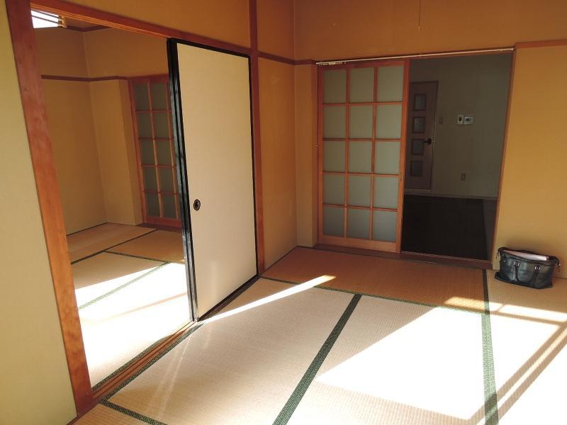 Non-living room. Southeast side of Japanese-style room, Sunny!