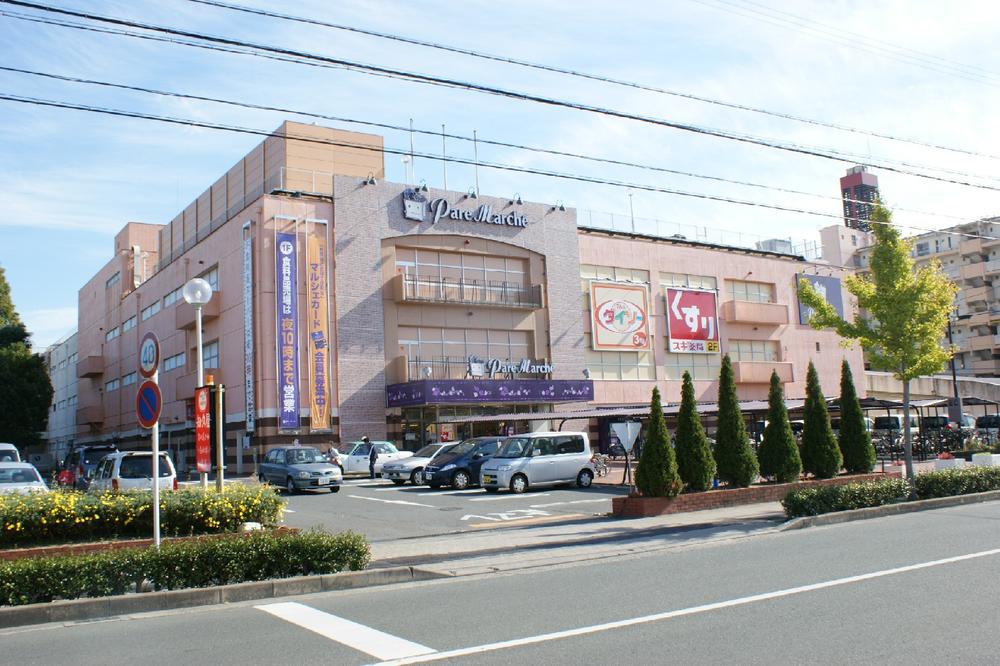 Shopping centre. Until Paremarushe Kitaterajima 452m
