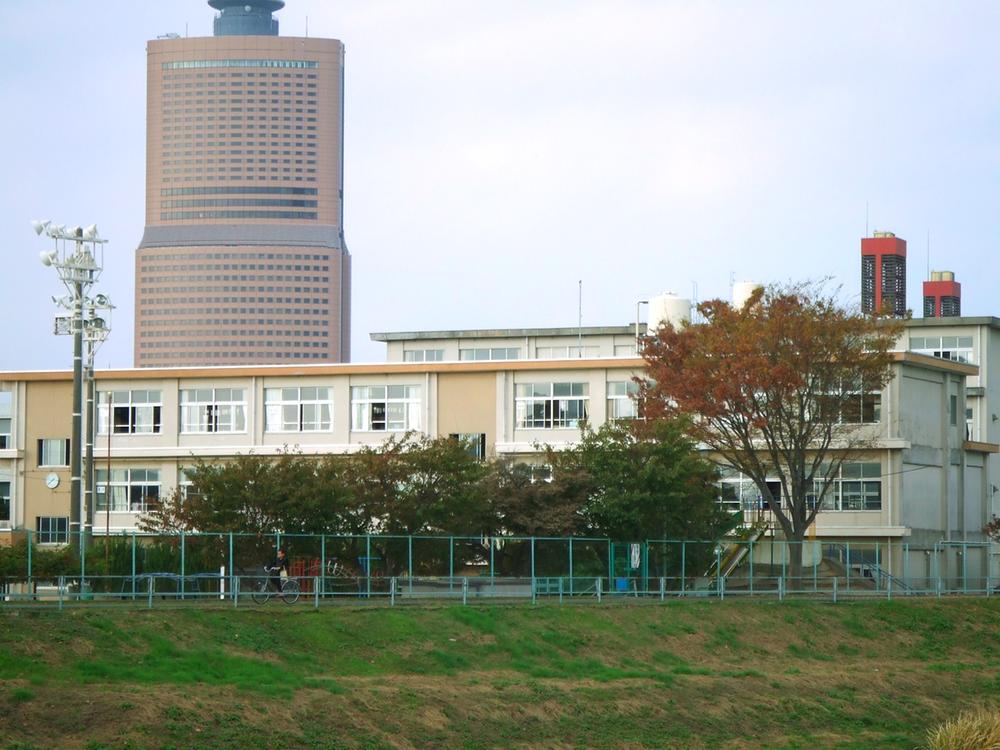 Primary school. 977m to the Hamamatsu Municipal Ryuzenji Elementary School