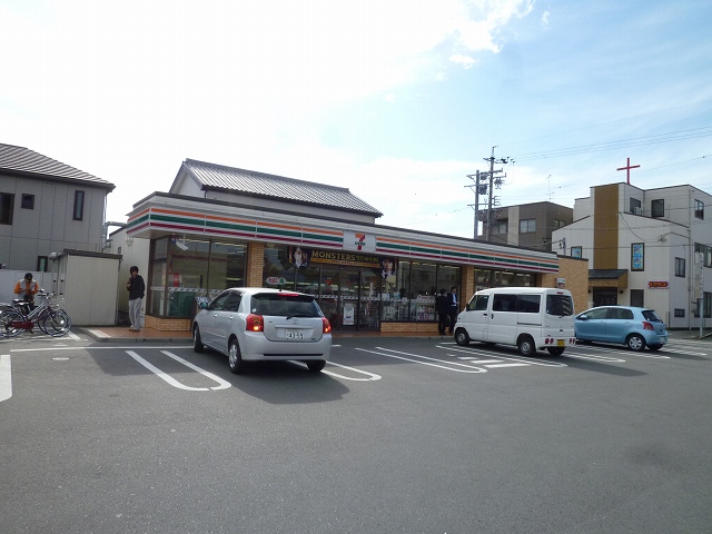 Convenience store. Seven-Eleven Hamamatsu Wajiyama 2-chome up (convenience store) 650m