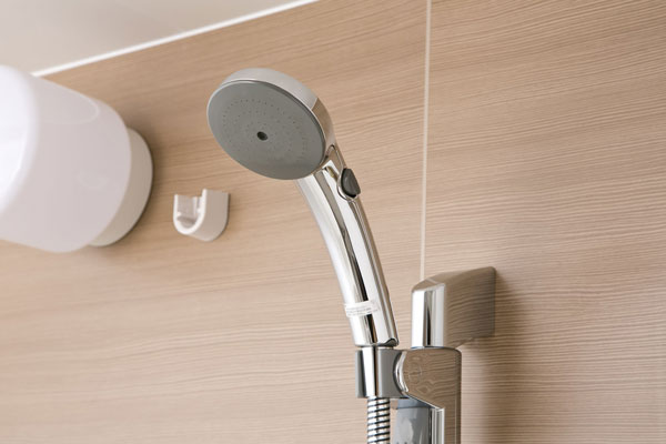 Bathing-wash room.  [Switch with a spray shower] Water stop at hand switch ・ Slide bar shower head that can be operated water discharge. High water-saving effect, It is also effective for energy saving (the same specification)