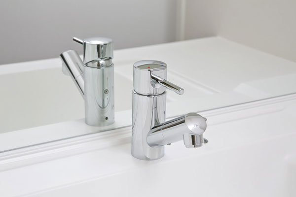 Bathing-wash room.  [Pullout mixing faucet] Spouting one of the lever ・ Water stop, Is a functional single lever type mixing faucet that can be up to a temperature adjustment (same specifications)