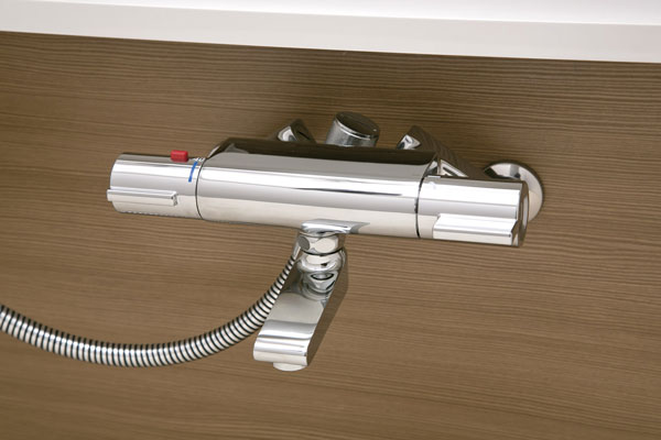 Bathing-wash room.  [Thermo shower faucet] It is a simple adjustment of the amount of hot water, Thermo shower faucet that you can keep the set hot water temperature has been adopted (same specifications)